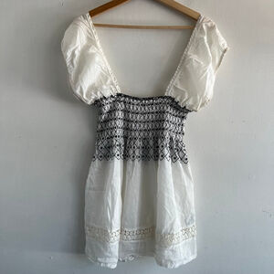 MEROPARK White & Black Embroidered tunic